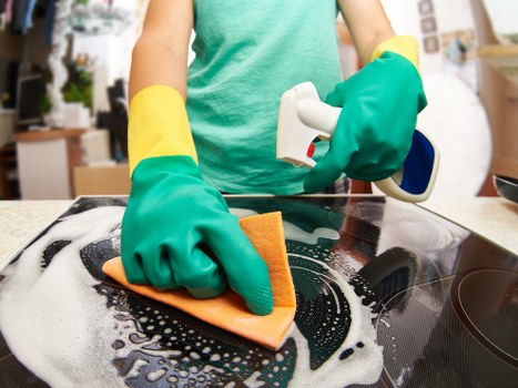 Deep carpet cleaning process removing embedded dirt from fibers